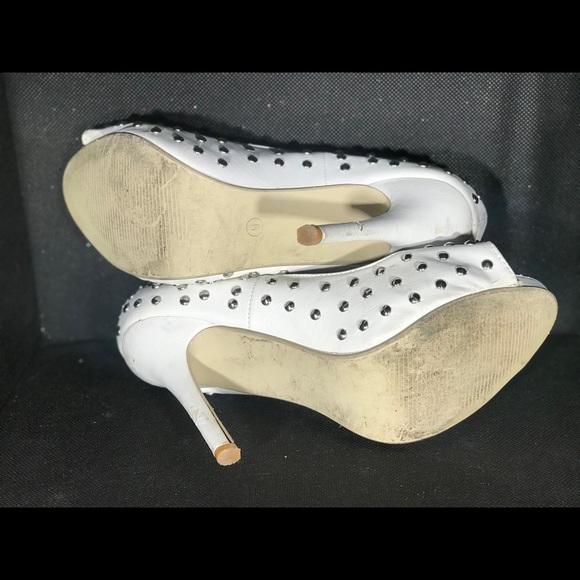 Heels - Picture 5 of 8